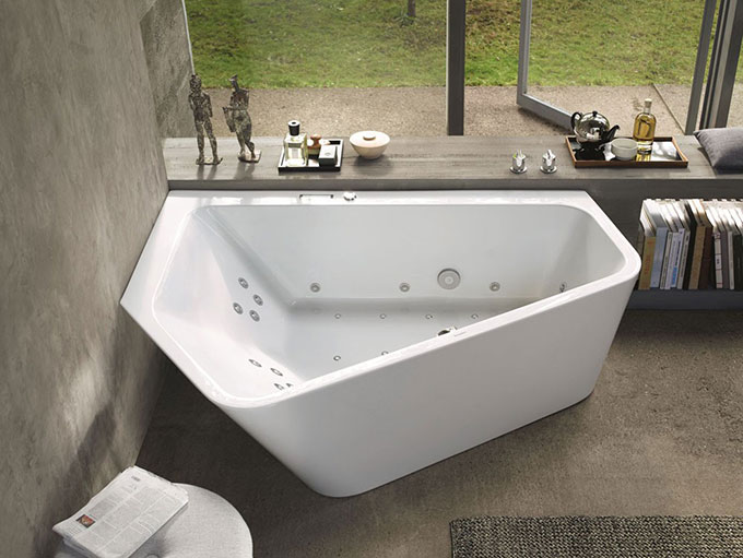 Velika kada u kupatilu