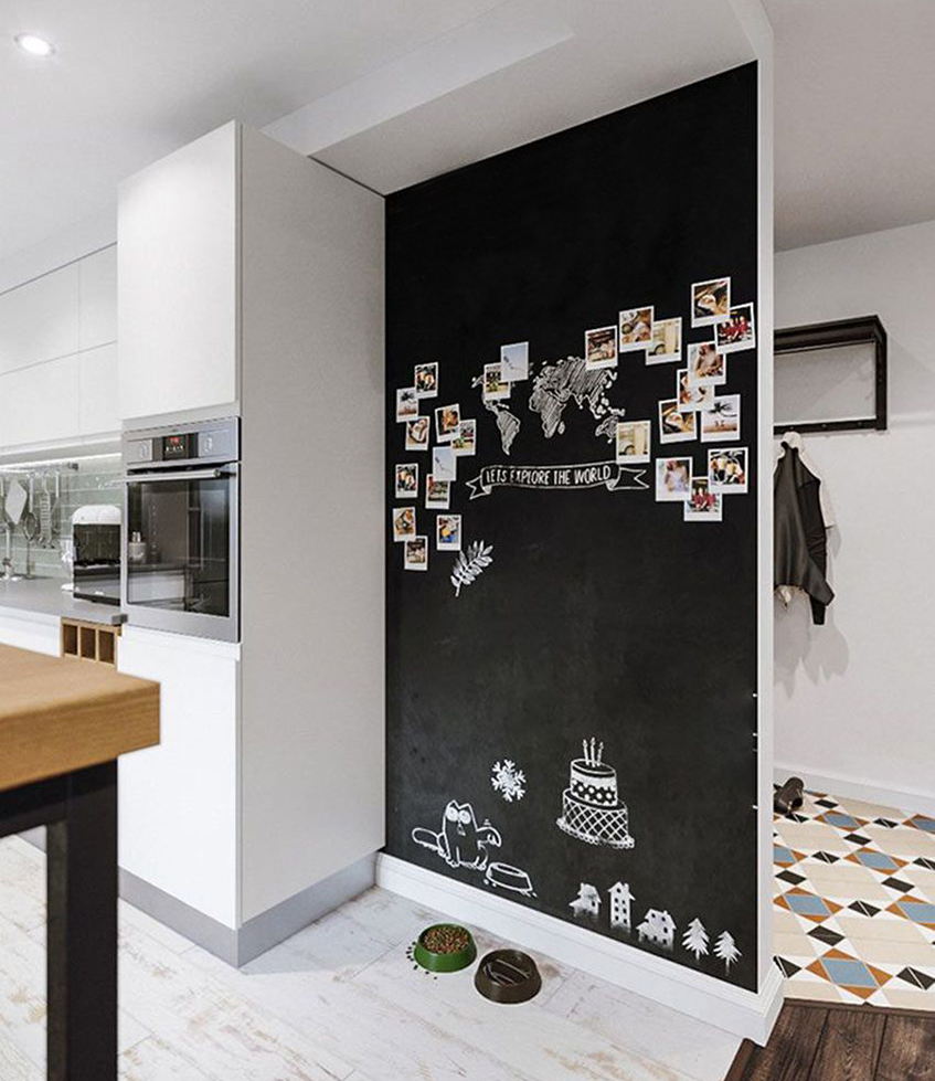 Zid predviđen za poruke, magnete sa putovanja i razne detalje