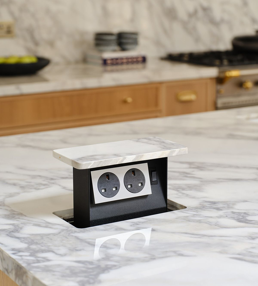 Skrivene uticnice u kuhinjskom pultu