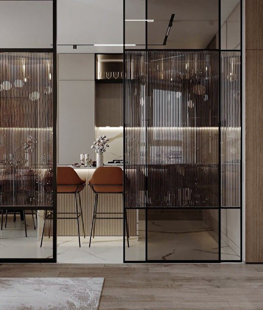 Staklena vrata sa kombinacijom različitih tipova stakla u enterijeru