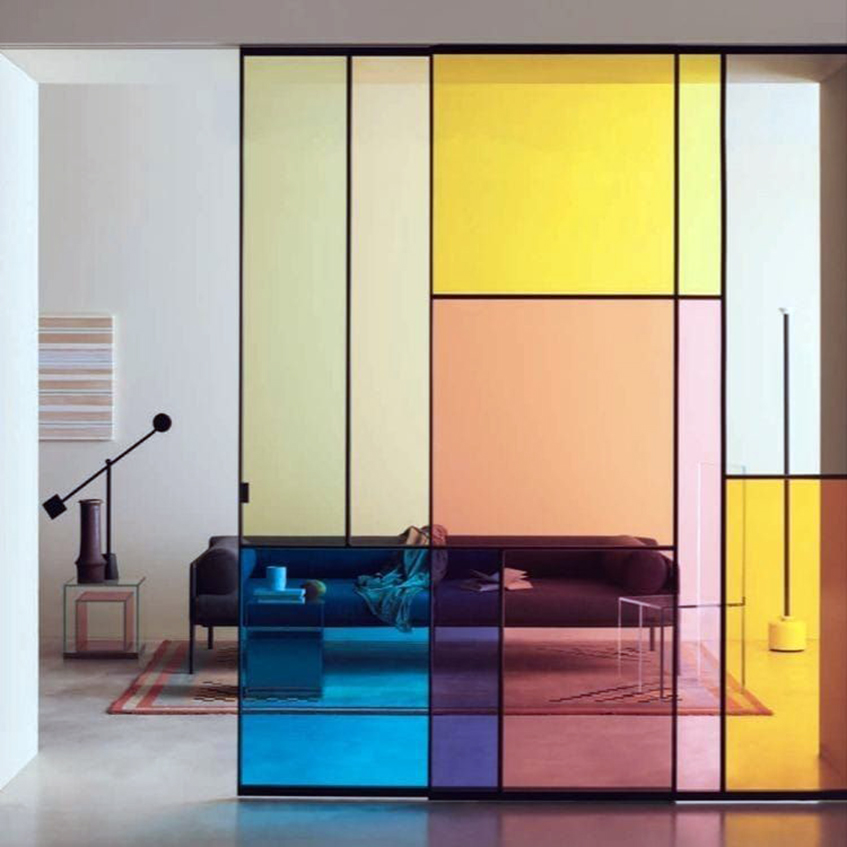 Stakla u boji za upečatljiv akcenat u enterijeru