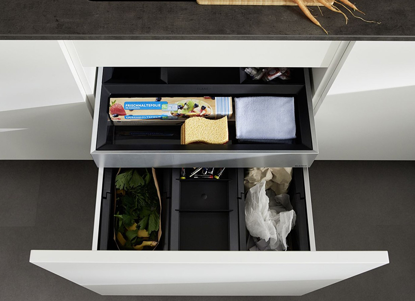 Fioka iznad kante je funkcionalan prostor ua krpe, sunđer i ostale sitnice