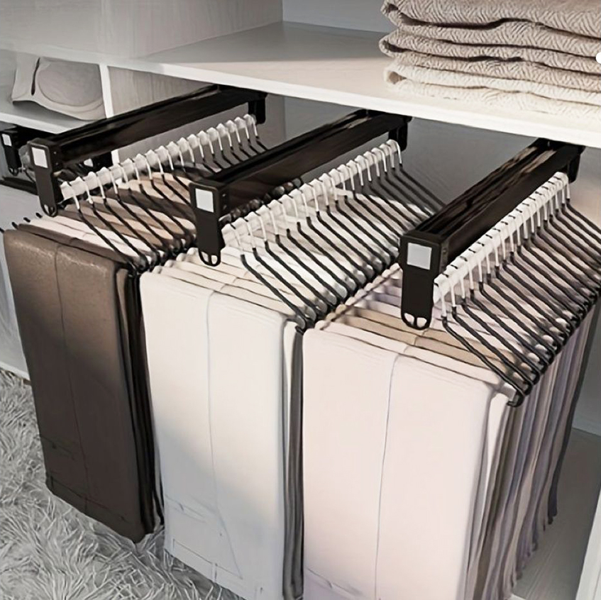 Organizacija prostora - držači za pantalone na izvlačenje
